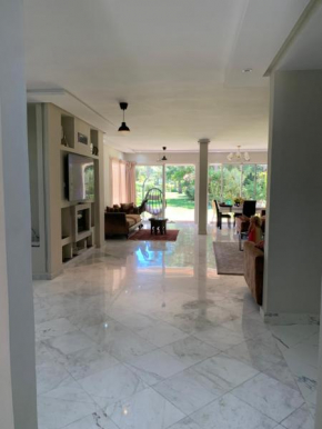 Villa pied sur mer à louer à 20 mn de Casablanca Maroc